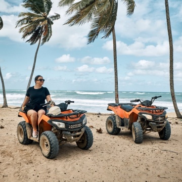 Quady VIP na dzikiej plaży